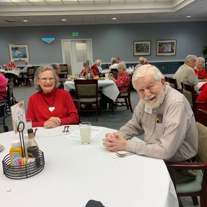 Residents dining at The Village at Summerville in Summerville, South Carolina