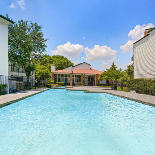 Swimming pool at Tides at Highland Meadows in Dallas, Texas