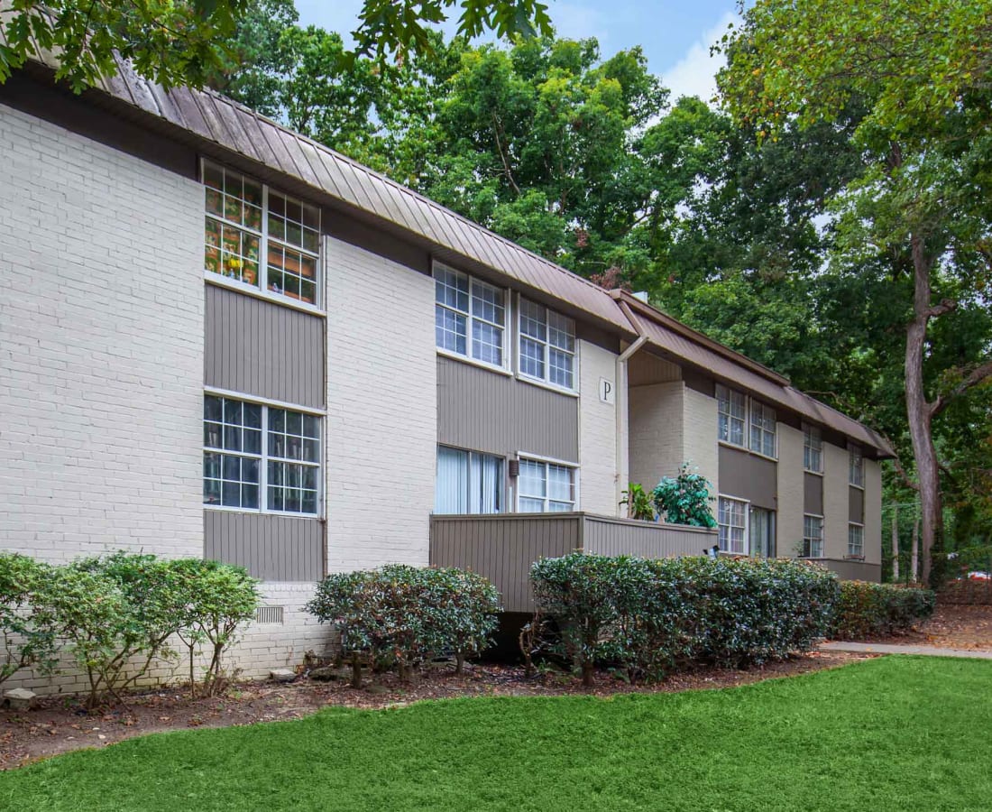 Landscaping around an apartment building at Commons at Briarwood Park in Brookhaven, Georgia