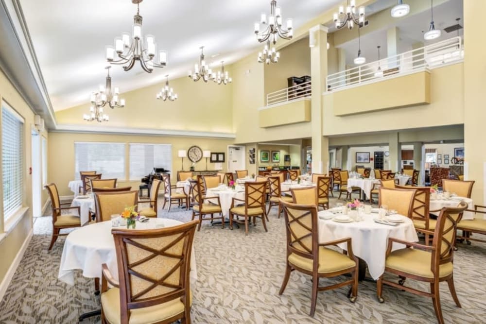 Elegant dining room at Woodside Senior Living in Springfield, Oregon