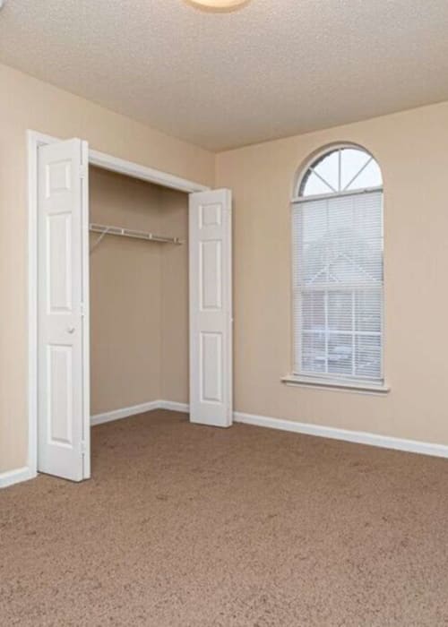 Bedroom with plush carpeting at Hidden Oaks at Siegen in Baton Rouge, Louisiana