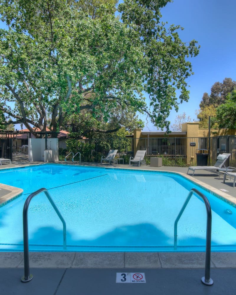 Swimming pool at Los Robles Apartments, Thousand Oaks, California