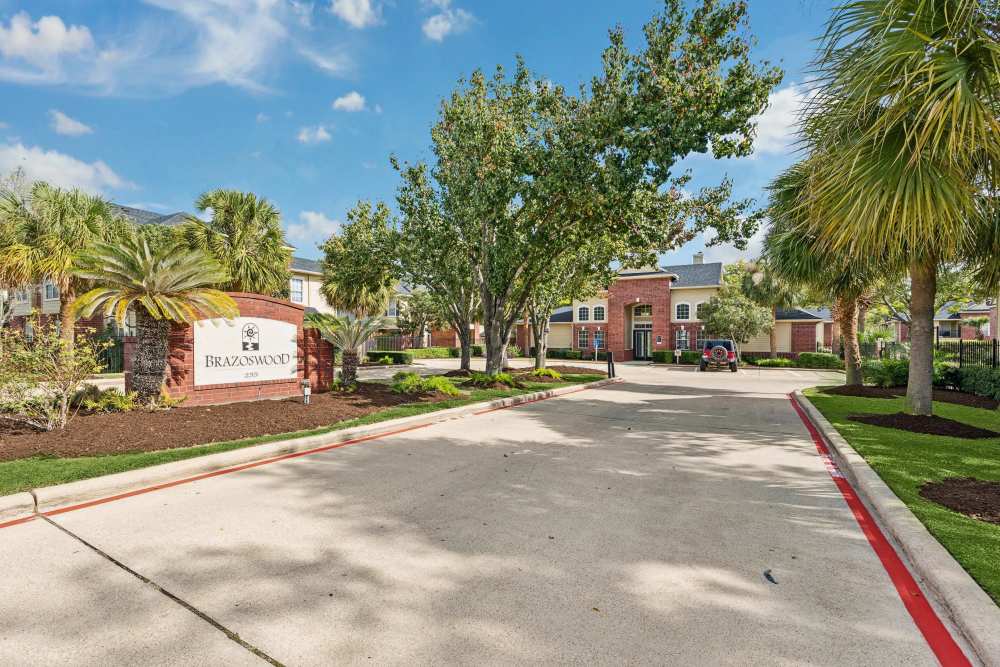 Charming community at Brazoswood Apartments in Clute, Texas