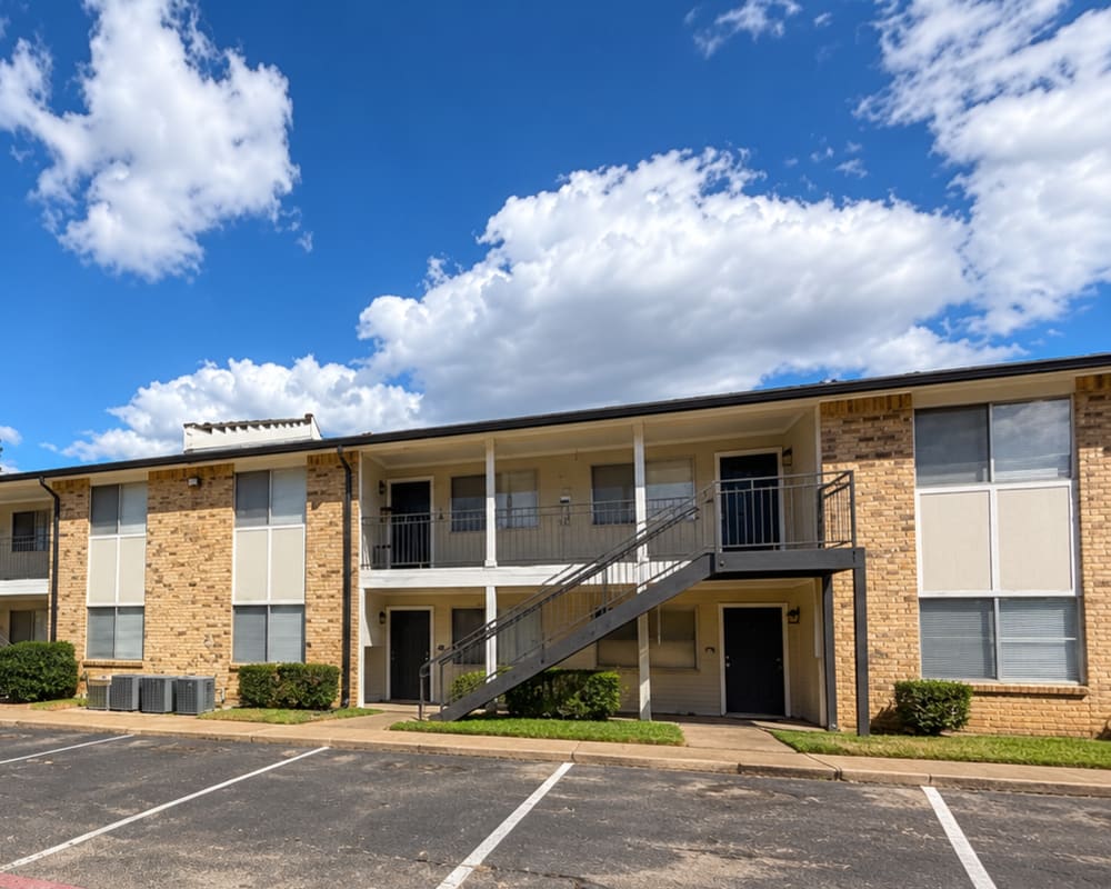 Apartments at Oak Hollow in Longview, Texas, 