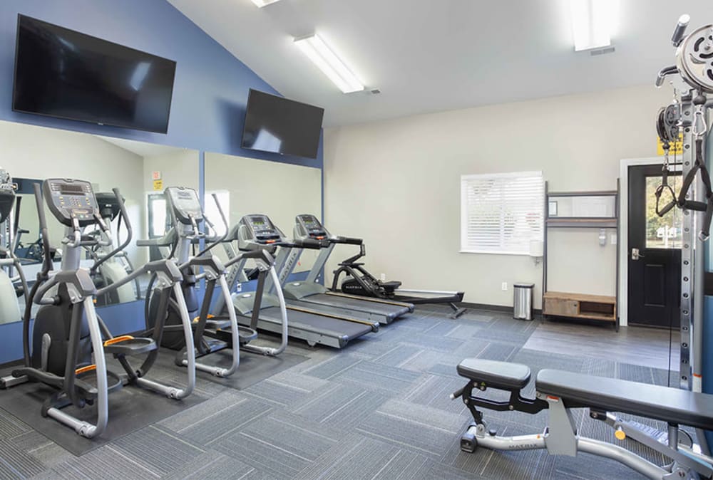 Fitness center at Steeplechase Apartments & Townhomes in Toledo, Ohio