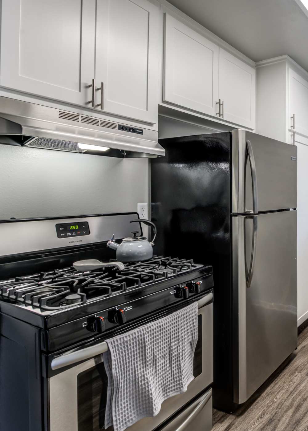 Apartments at Kendallwood Apartments in Whittier, California