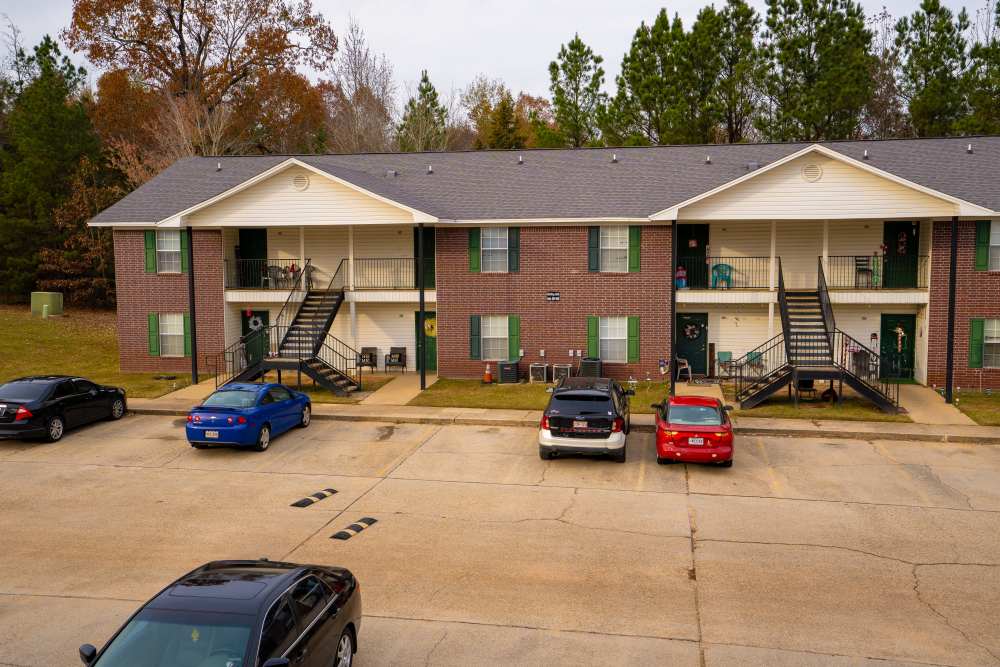 Apartment building with car parking at Hillside in Minden. LA