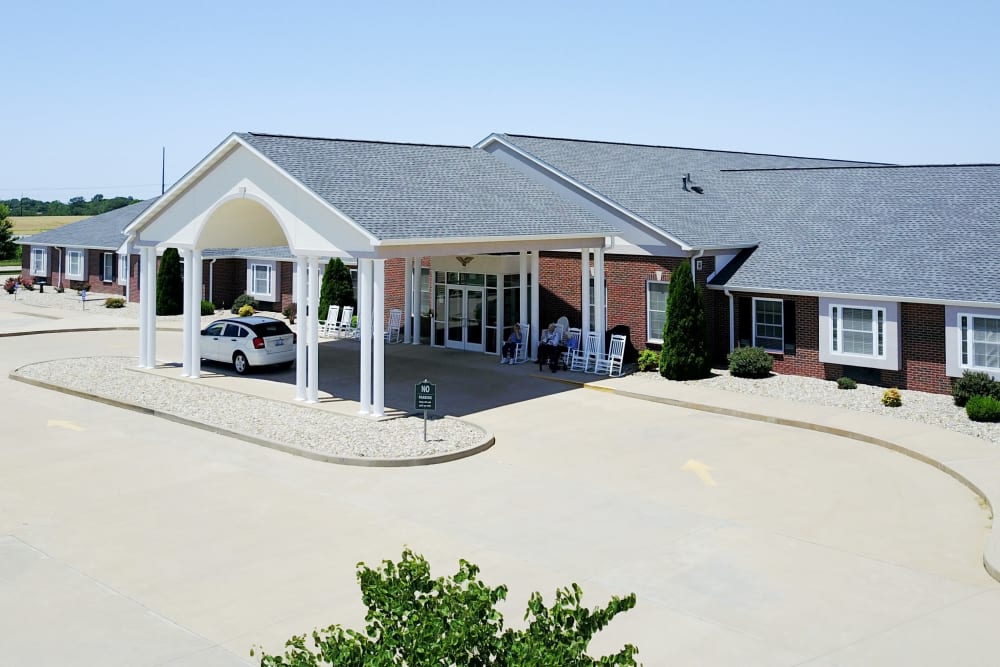 Bright and cheerful front entrance at Garden Place Waterloo in Waterloo, Illinois. 