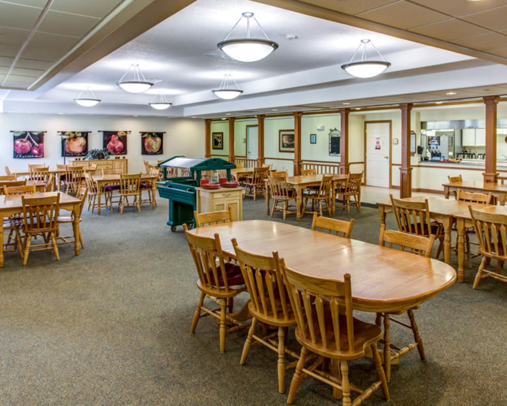 Large resident dining room at Prairie Hills Independence in Independence, Iowa.