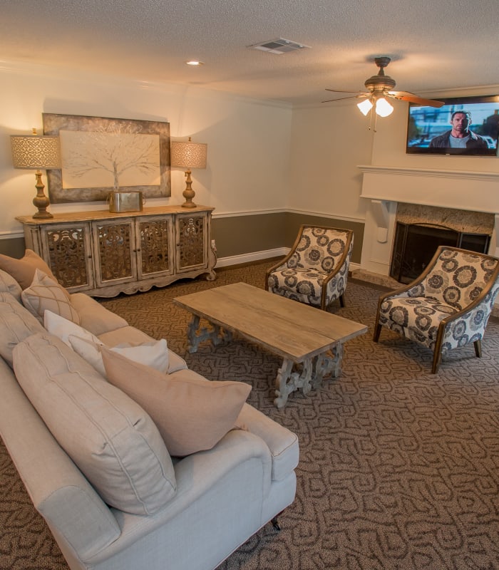 Elegant lounge aera of Cimarron Pointe Apartments in Oklahoma City, Oklahoma