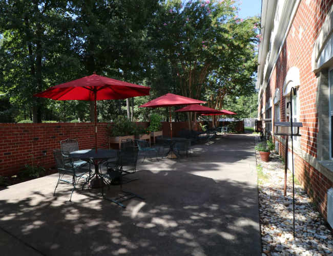 Outdoor common area at The Crossings at Ironbridge in Chester, Virginia