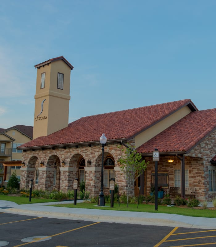 Exterior of Cascata Apartments in Tulsa, Oklahoma