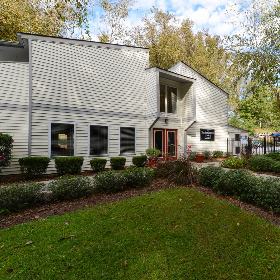 Exterior view of apartments at Three Rivers in Columbia, South Carolina 