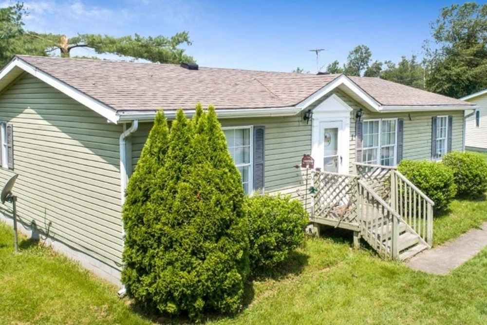 Exterior shot of apartment house at Fairview Crossing in Scottsburg, Indiana