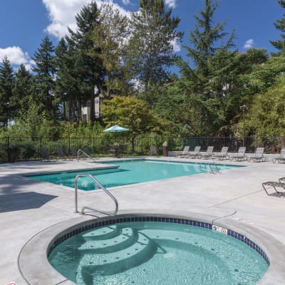 Large pool and hot tub at Timbers at Tualatin in Tualatin, Oregon