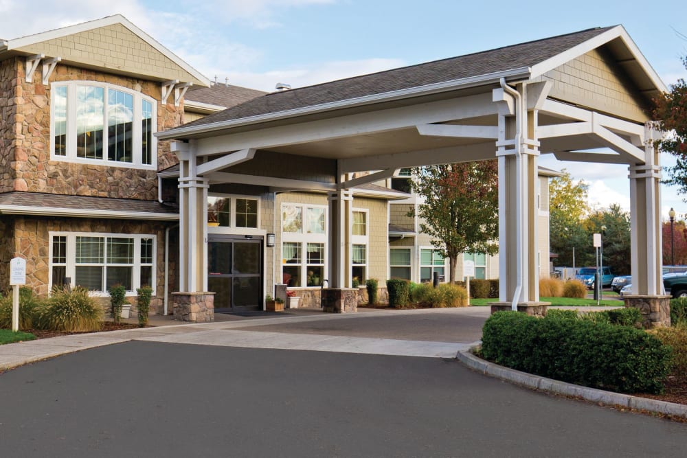 Front entrance of Meadowlark Senior Living in Lebanon, Oregon