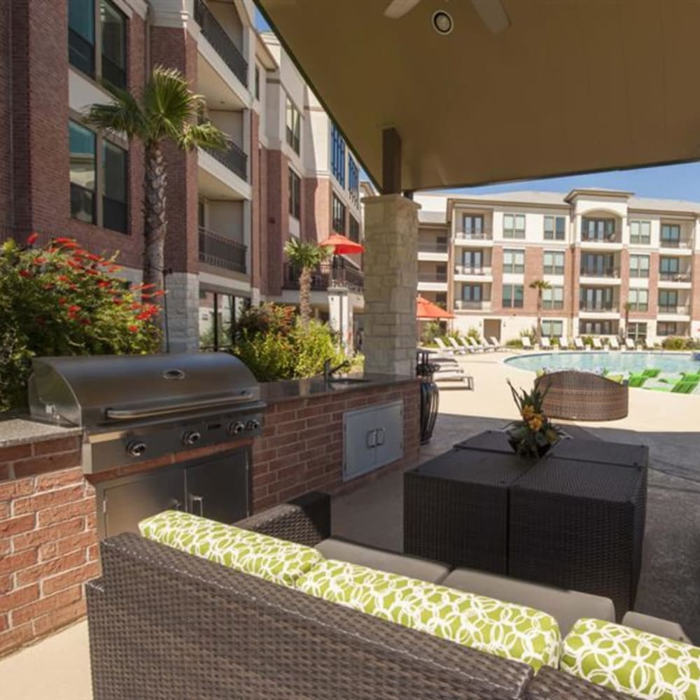 Grilling station and outdoor lounge at Imperial Lofts in Sugar Land, Texas