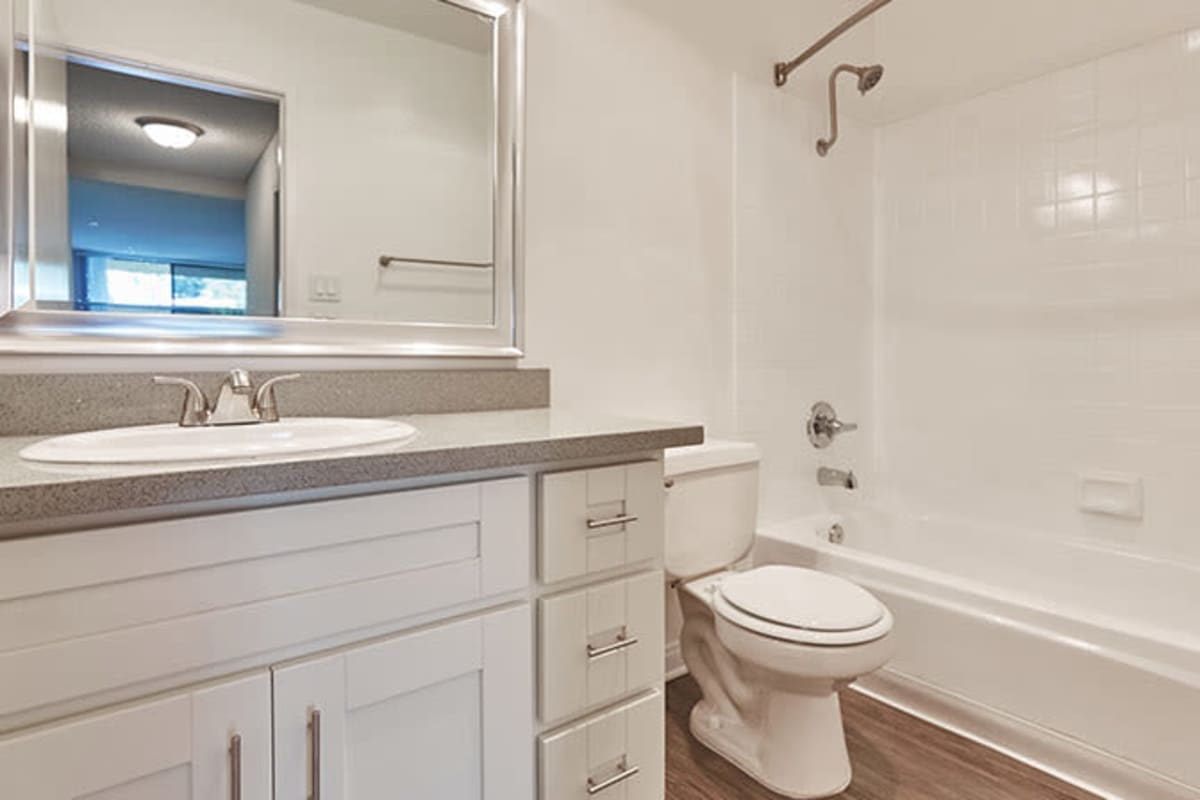 Model bathroom at Ariel Court, Los Angeles, California