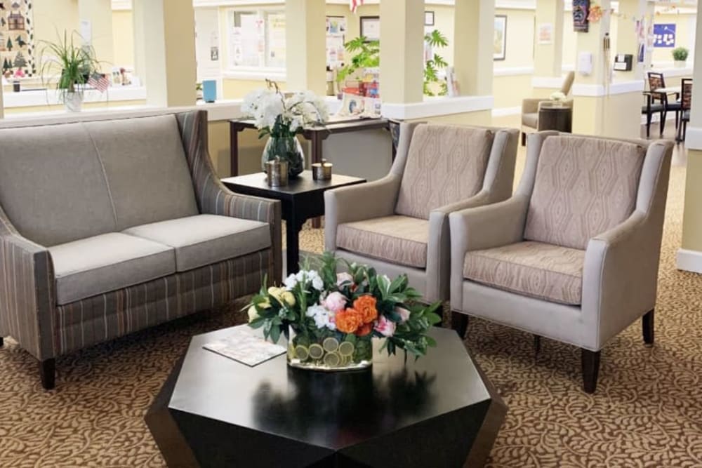 Lounge seating at Lassen House Senior Living in Red Bluff, California. 