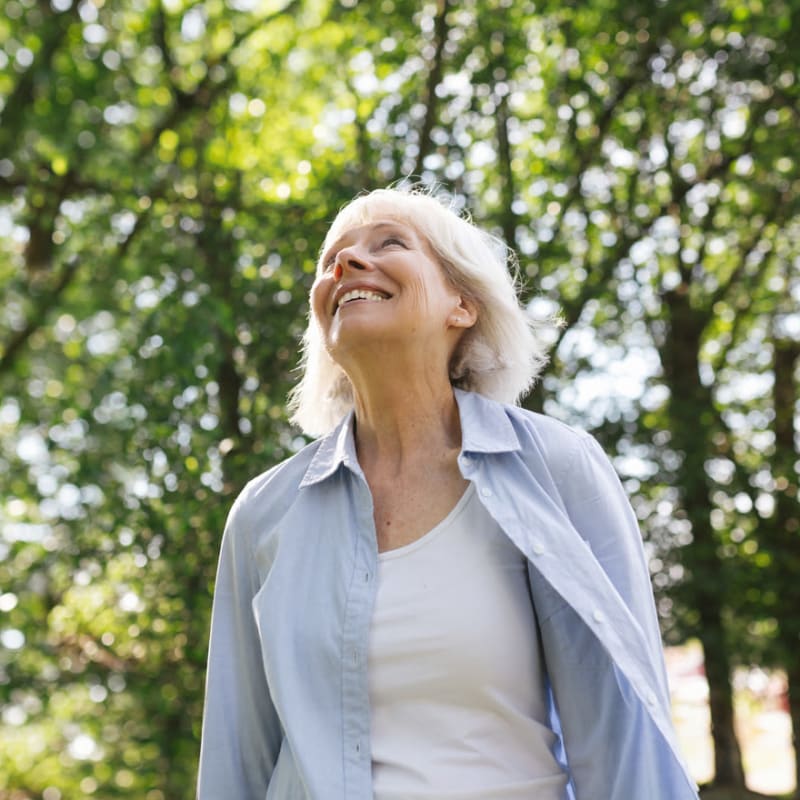 woman walking outside at Kelson Row at Rocky Hill in Rocky Hill, Connecticut