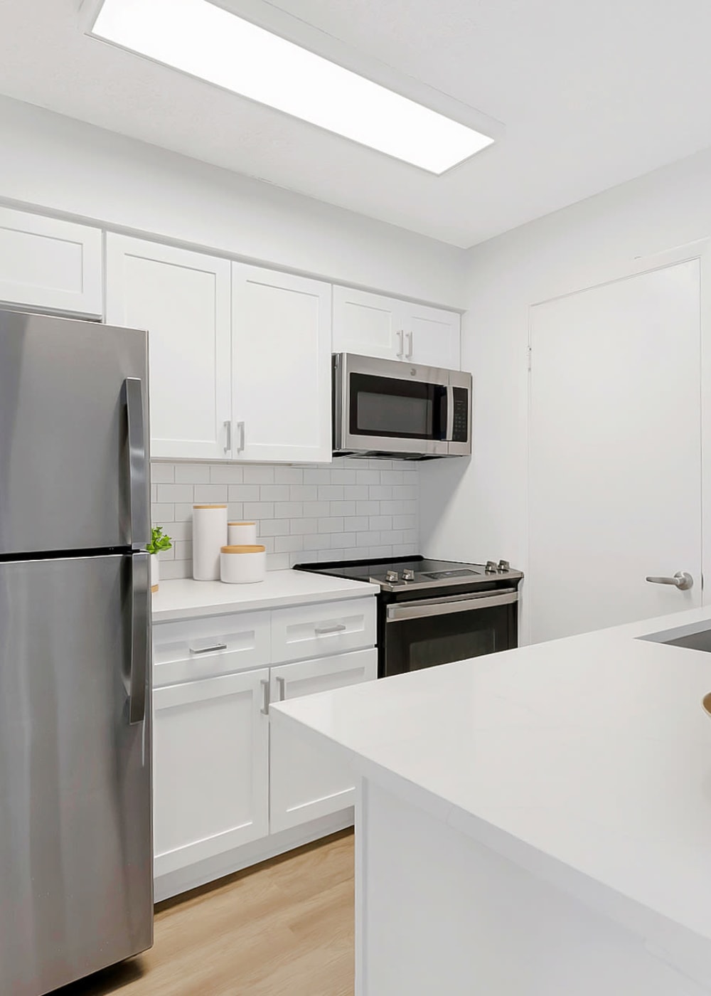 Kitchen with modern appliances at Bentley Green Apartment Homes, Jacksonville, Florida