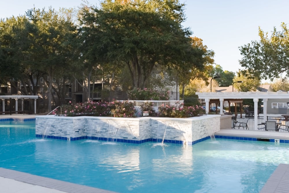 The beautiful community swimming pool at Lenox Gates in Mobile, Alabama 
