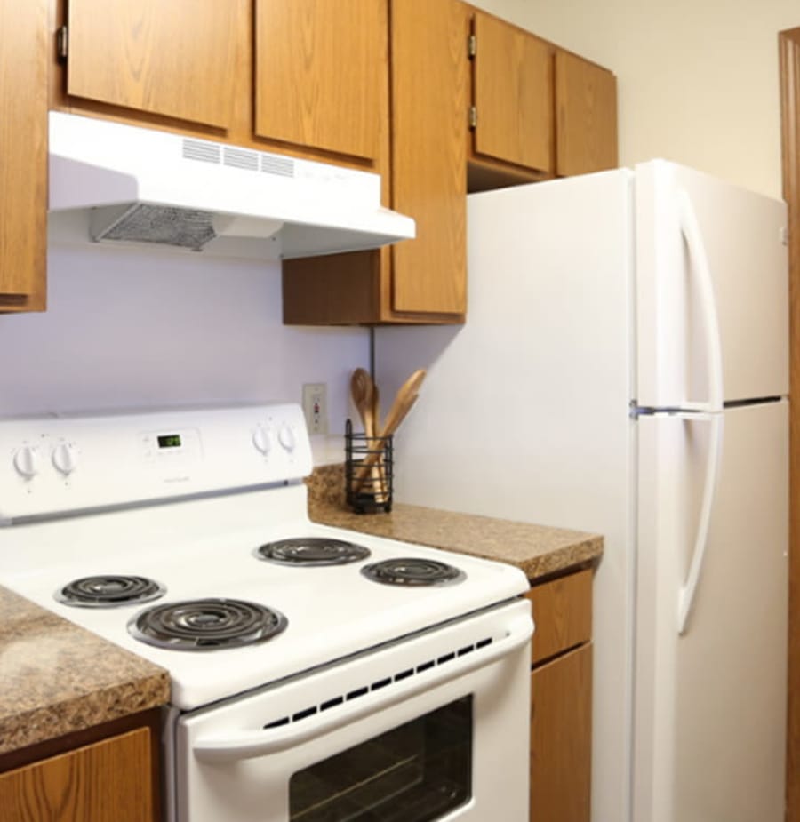 Kitchen at Gateway Lakes Apartments in Grove City, Ohio