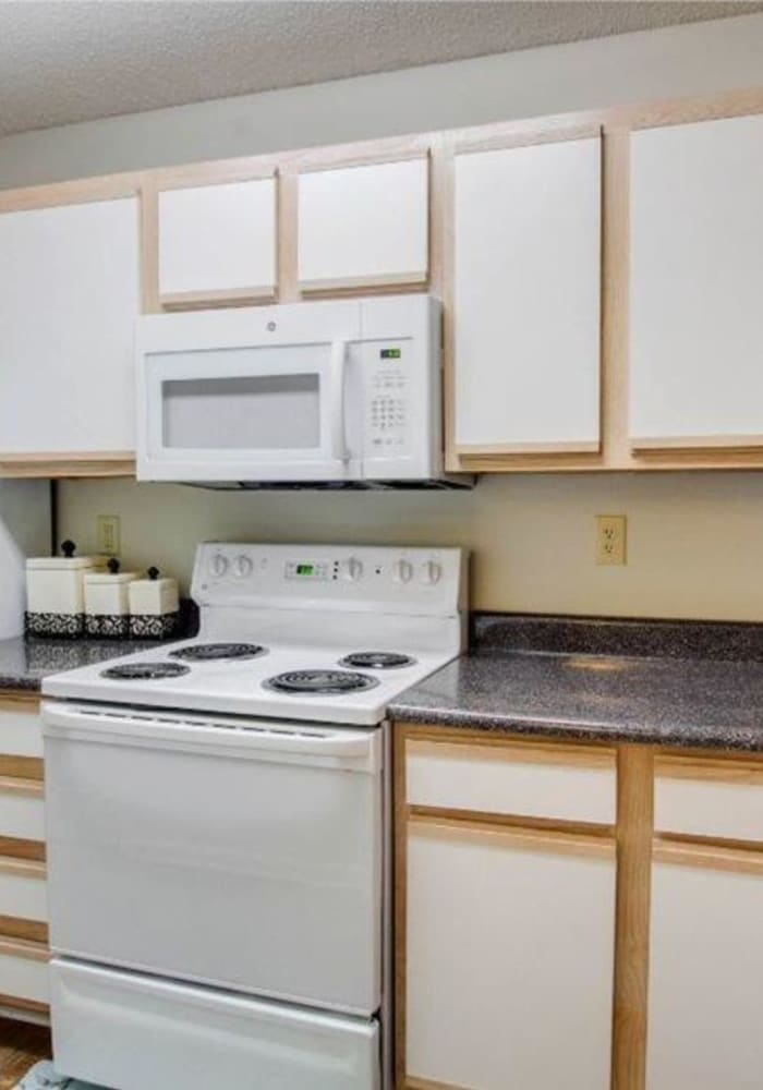 White cabinets in an apartment kitchen at The Gables in Ridgeland, Mississippi