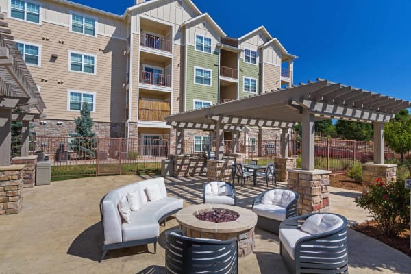 Apartment buildings and mountains view at Peaks at Woodmen Apartments in Colorado Springs, Colorado