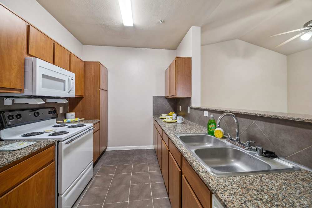 Kitchen with modern appliances at Atascocita Pines in Humble, Texas