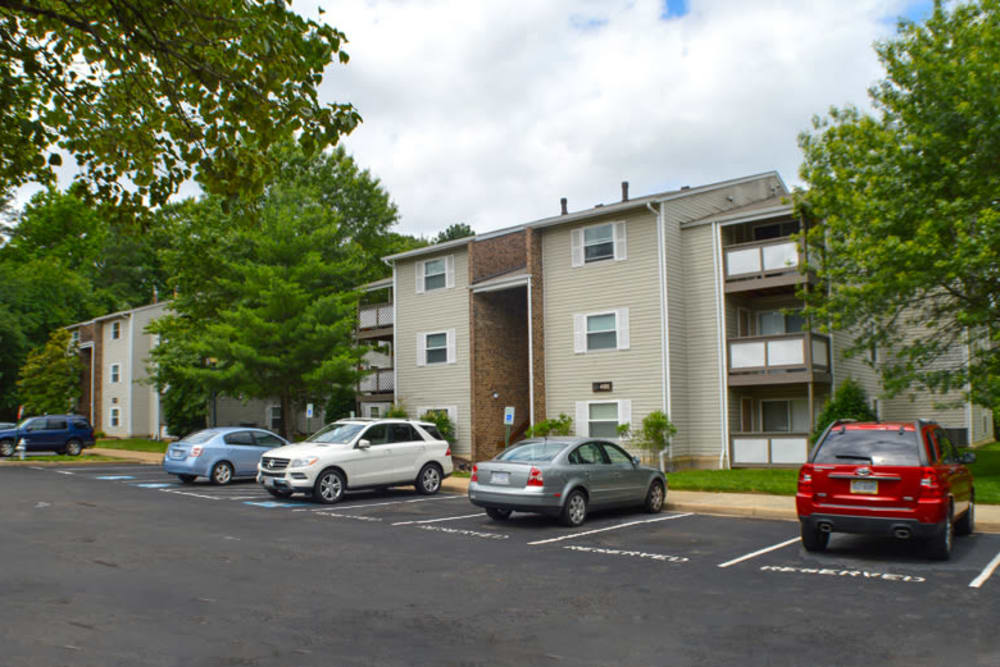 Beautiful exterior view of Laurel Pines Apartments in Richmond, Virginia
