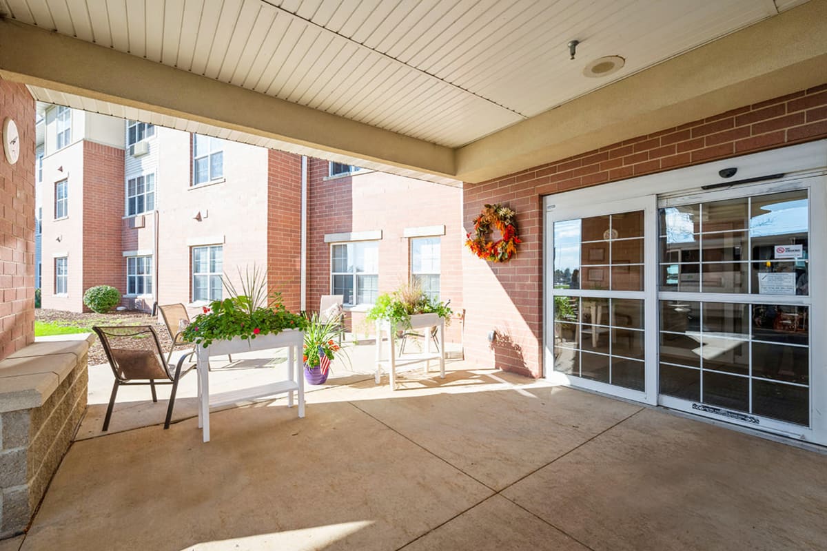 Exterior entrance with seating  at Trustwell Living at Eagle Pointe Place in Dubuque, Iowa