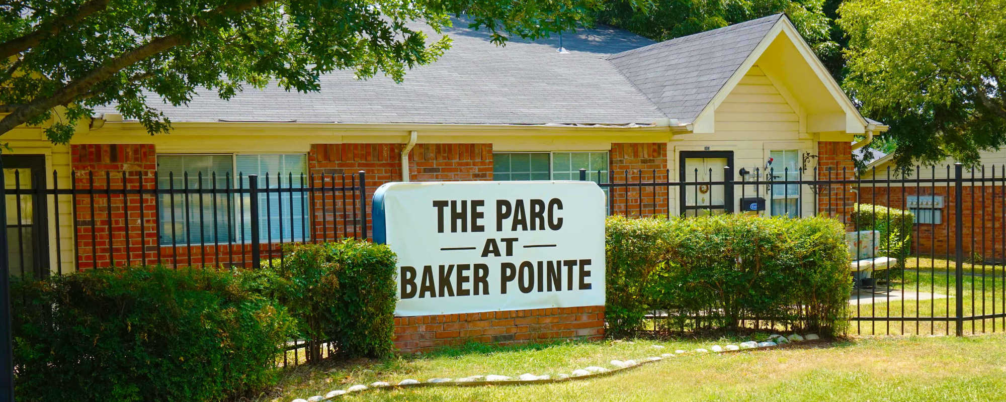 Apartments at The Parc at Bakers Pointe in Richland Hills, Texas