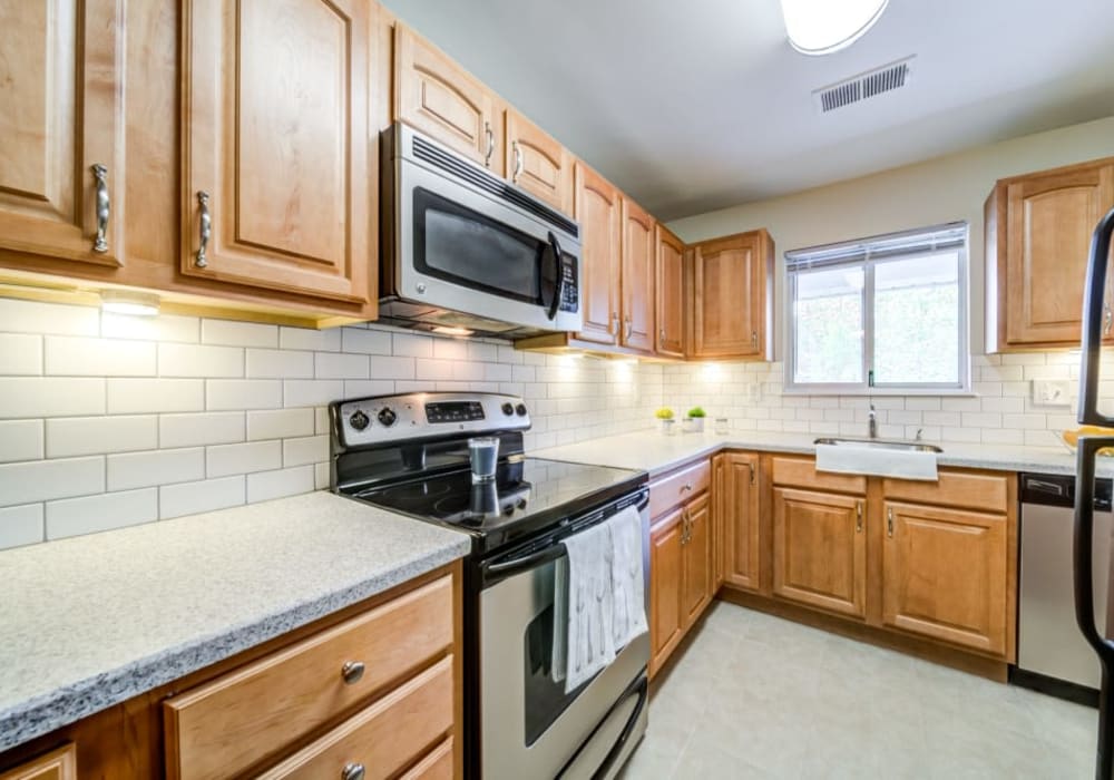 Modern kitchen at Parkview Commons Apartments in Caldwell, New Jersey