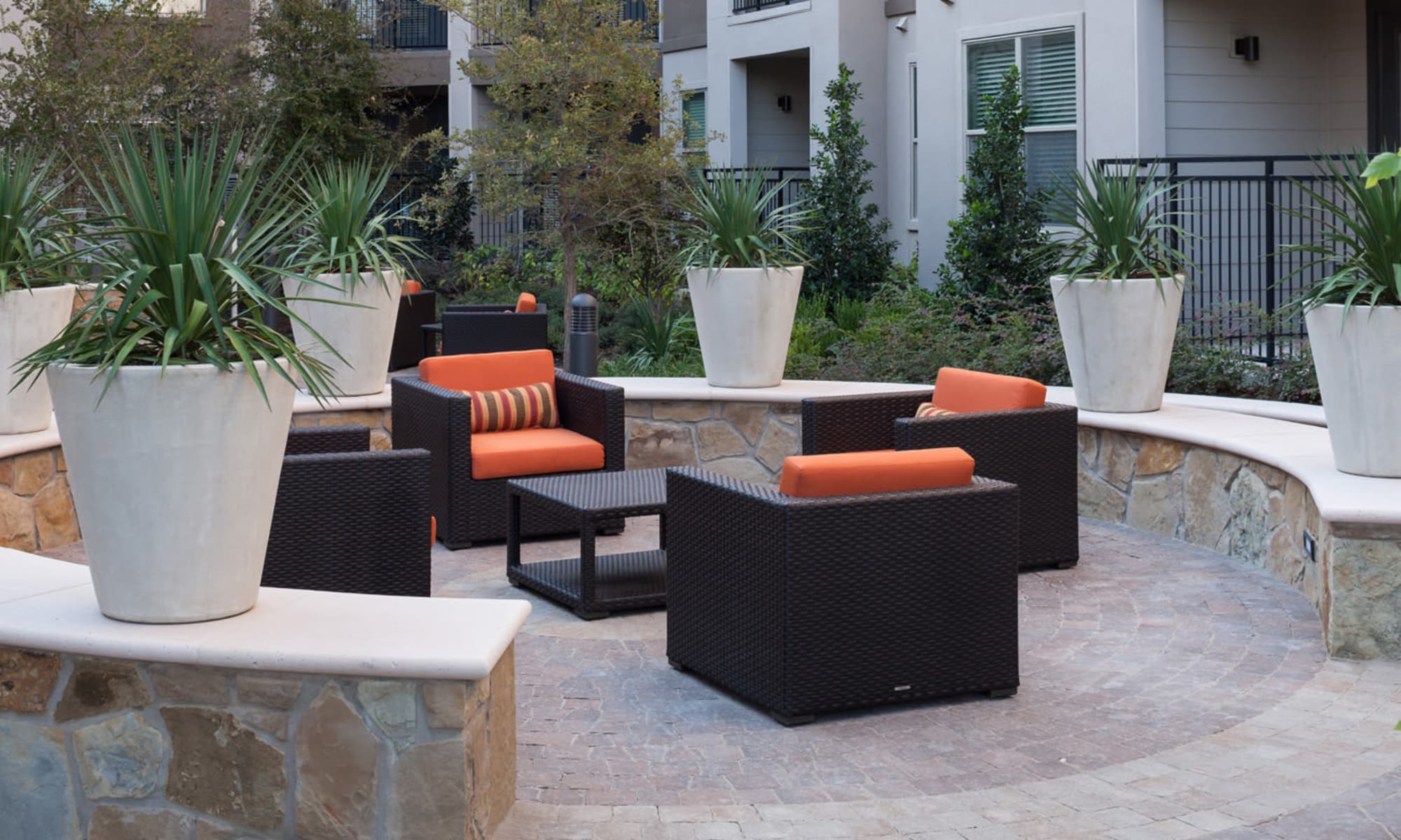 Wonderful outdoor seating at Berkshire Amber in Dallas, Texas