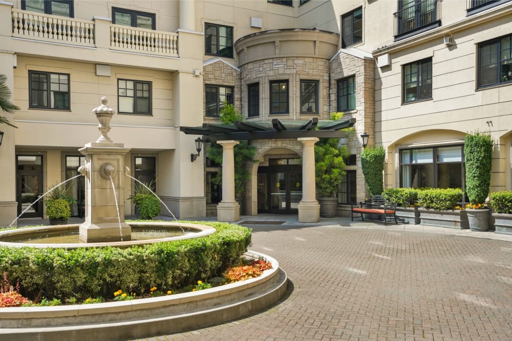 Elegant outside courtyard with fountain at The Bellettini in Bellevue, Washington