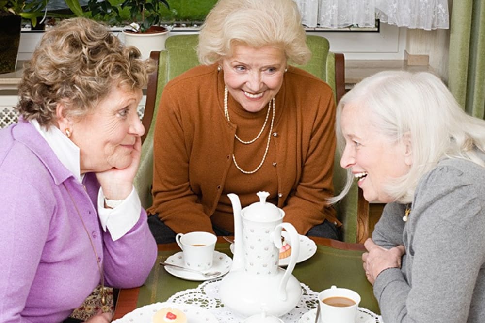 Resident couple at Fox Hollow Independent and Assisted Living in Bend, Oregon