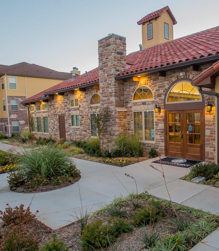 Exterior of Mission Point Apartments in Moore, Oklahoma