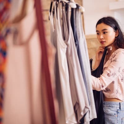 Woman shopping in Dallas, Texas near Bellrock Bishop Arts