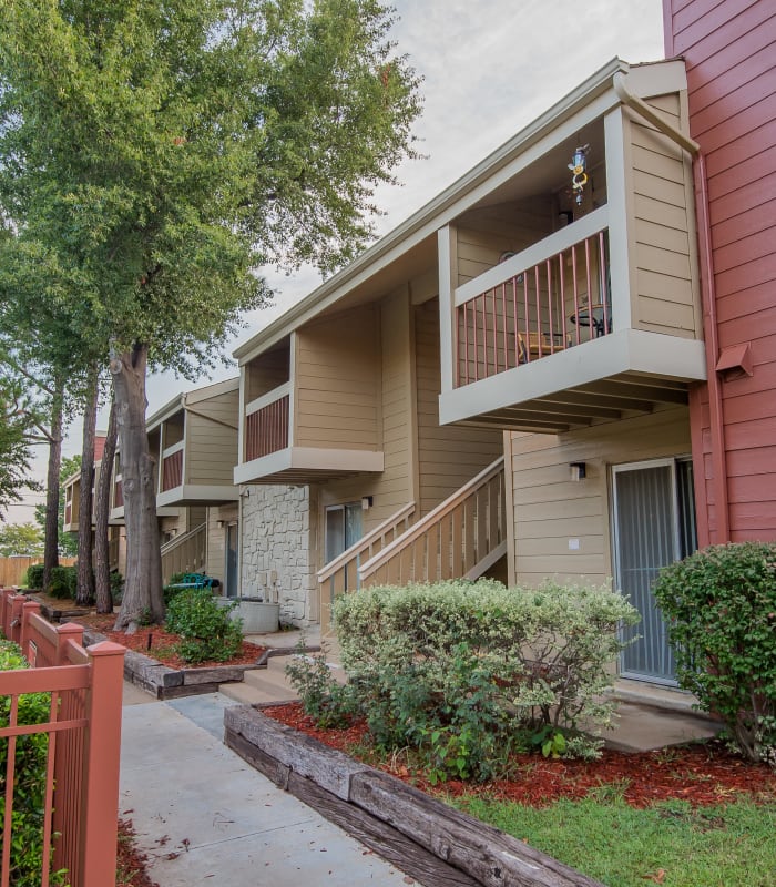 Exterior of Sunchase Apartments in Tulsa, Oklahoma