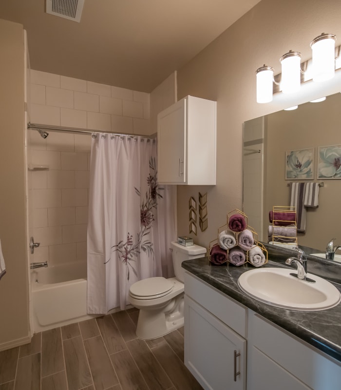 Luxury Lofts, 1 & 2 Bedroom Apartments in NW Oklahoma City, OK