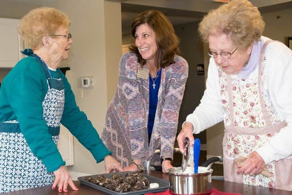 Residents baking at RobinBrooke Senior Living in Elizabethtown, Kentucky