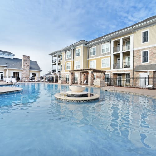 Fountain at Red Knot at Edinburgh in Chesapeake, VA