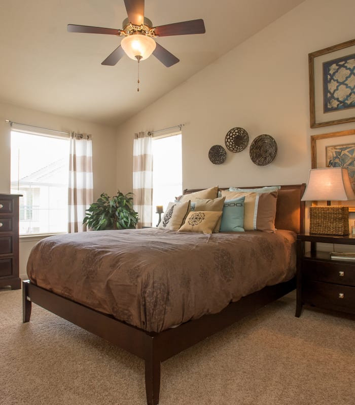 Spacious carpeted bedroom at Villas at Stonebridge in Edmond, Oklahoma