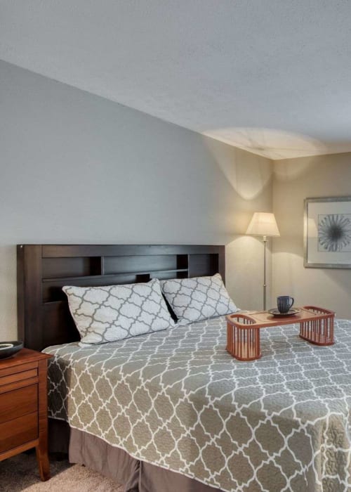 Resident bedroom at Lakes at Lincoln in Greensboro, North Carolina