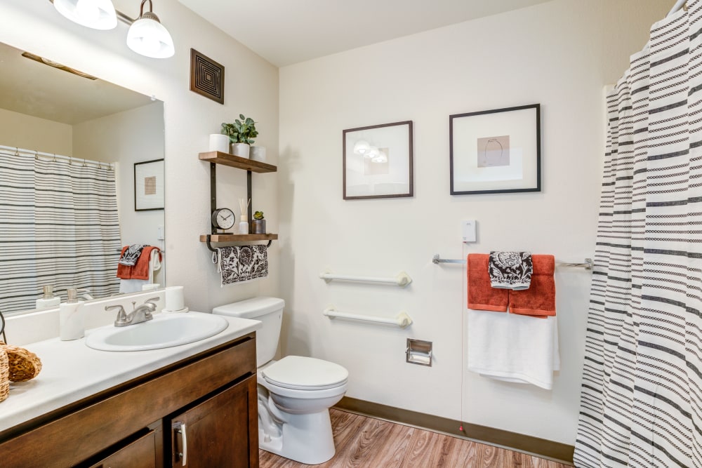 Bathroom in apartment at Maple Ridge Senior Living in Ashland, Oregon