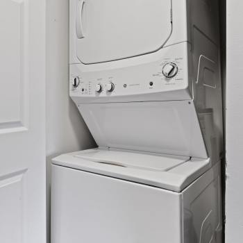 In-home washer and dryer at Oak Run Apartments in Columbus, Ohio