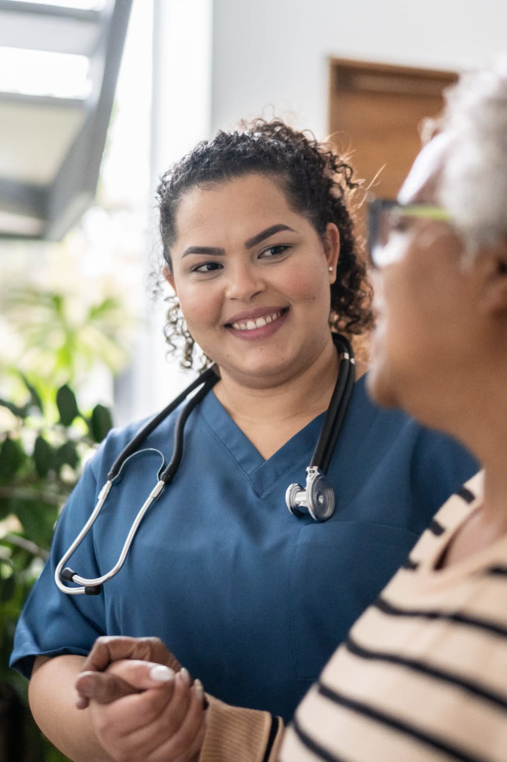 Employee with resident at Ponté Palmero in Cameron Park, California