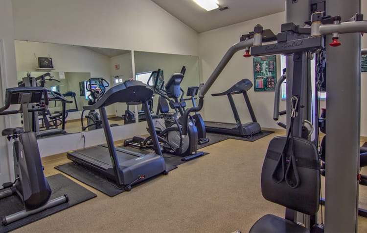 Fitness center at Steeplechase Apartments & Townhomes in Toledo, Ohio