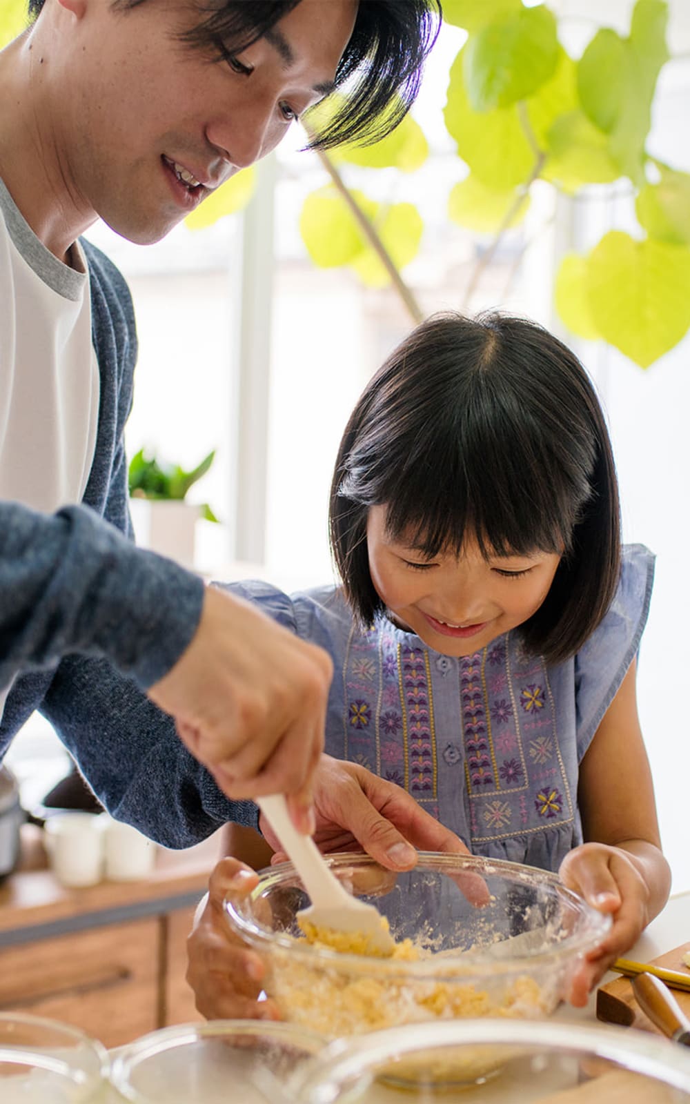 Family baking together at Vital at Springbrook in Alcoa, Tennessee